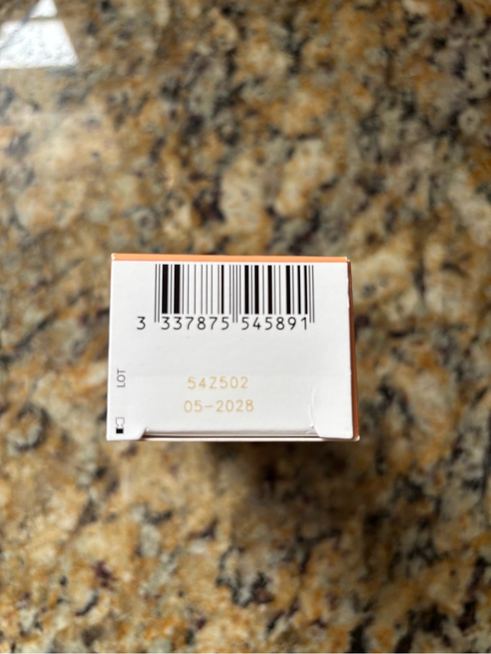 La Roche-Posay Anthelios UVmune 400 SPF 50 Oil Control Gel-Creme Tinted - Picture 2 of 2
